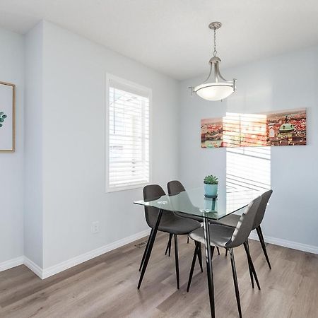 New Home With Ac, Patio And Netflix YYC Kültér fotó