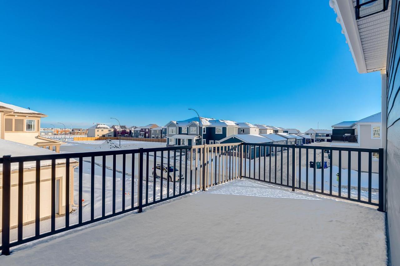 New Home With Ac, Patio And Netflix YYC Kültér fotó